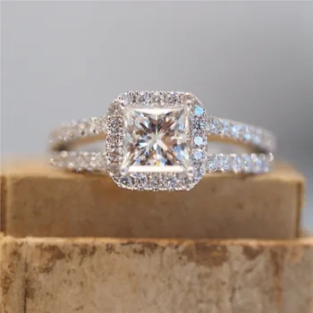 Huitan Nádherný Low-key Princezna Řezané Čtverec CZ Prsteny pro Ženy, Vysoce Kvalitní Barva Stříbrná Svatební Zásnubní Prsten Módní Šperky